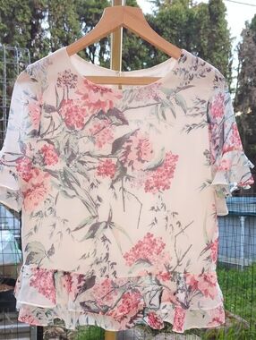 Adrienne Vittadini Pink Floral Ruffle-Hem Blouse Size S PTP19